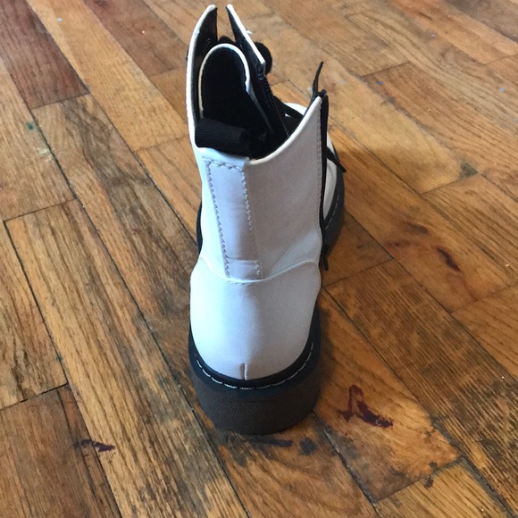 Boots - Picture 3 of 4